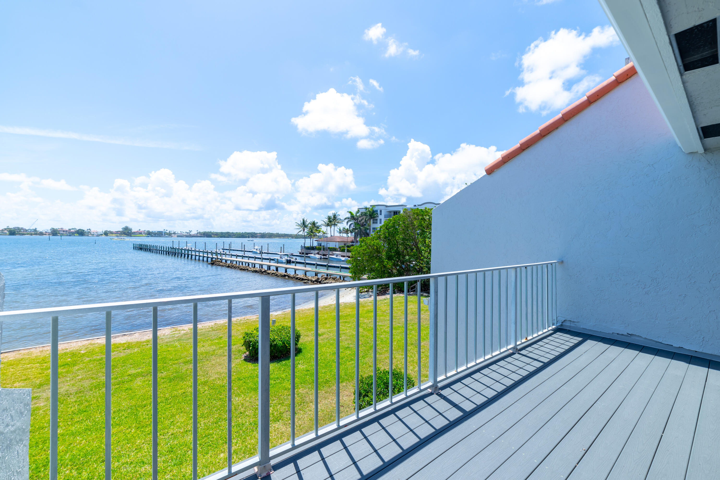 33 S Lakeshore Drive