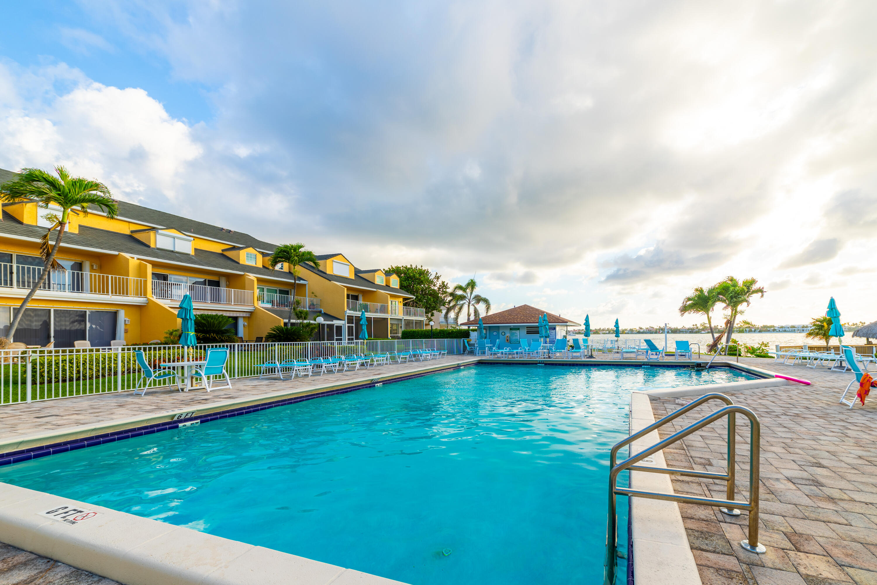 33 S Lakeshore Drive