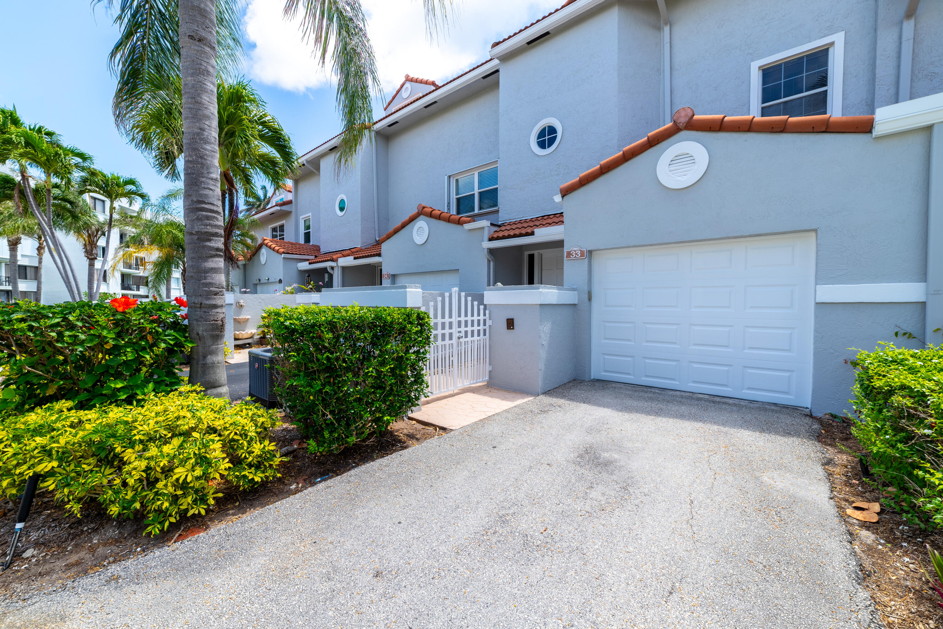 33 S Lakeshore Drive