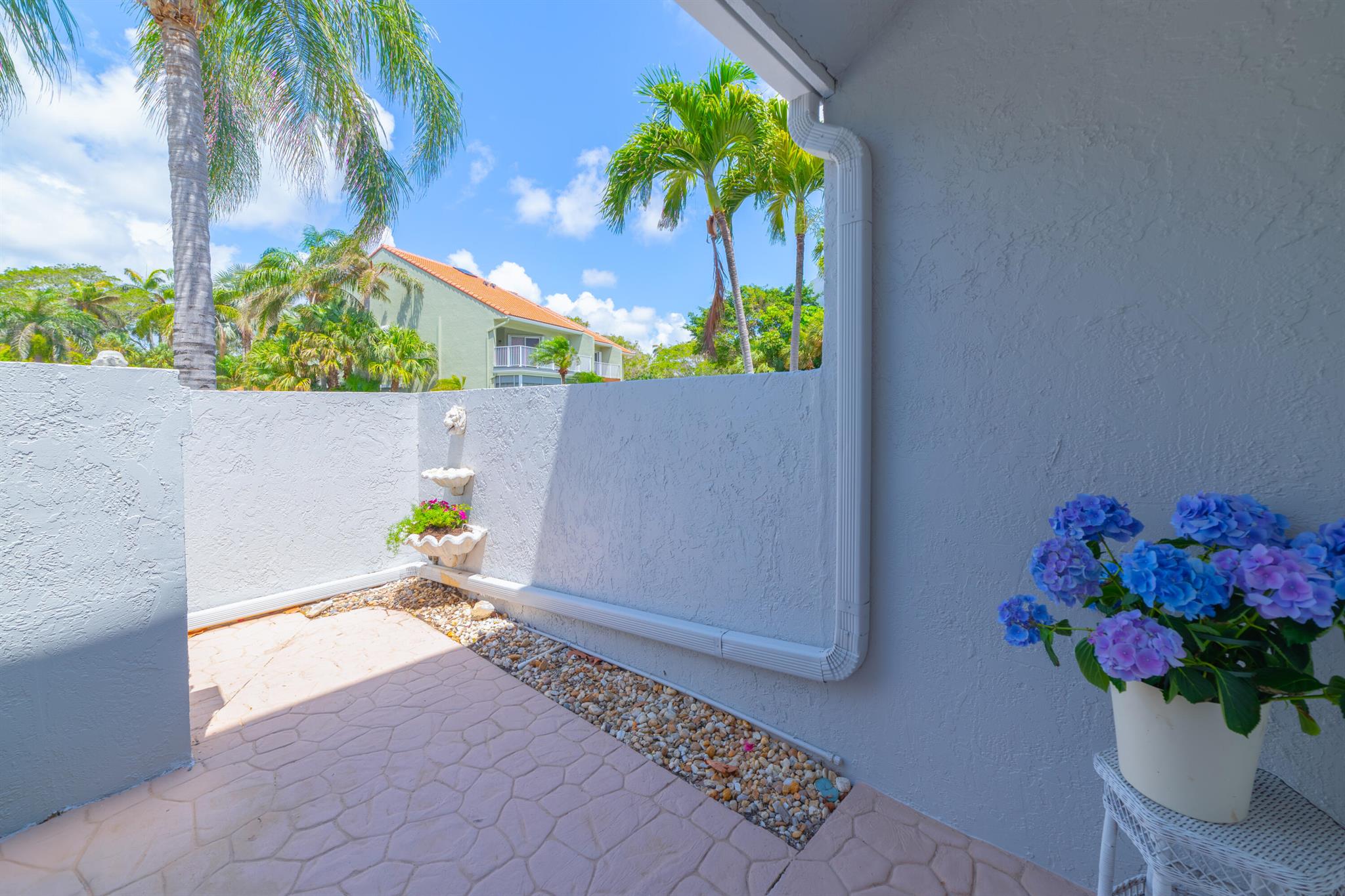 33 S Lakeshore Drive