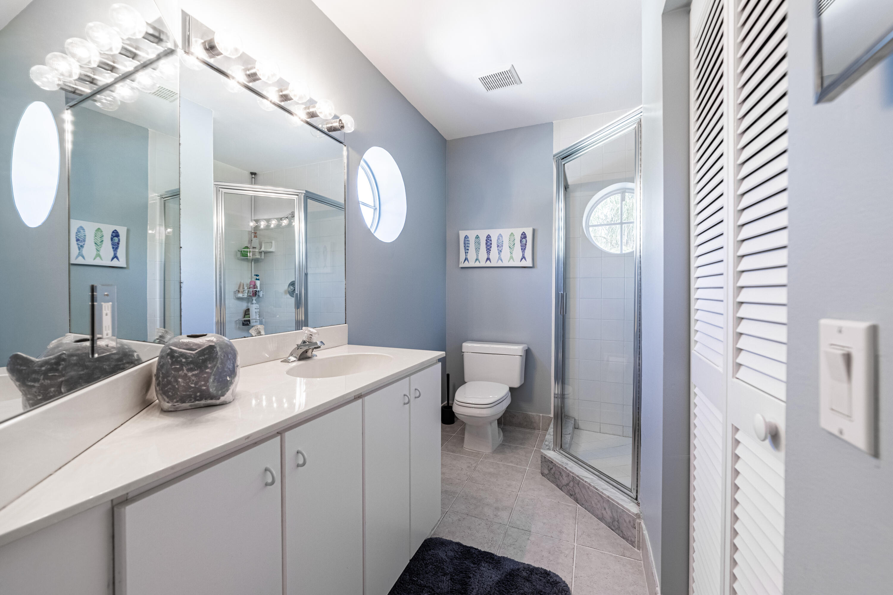 33 S Lakeshore Drive