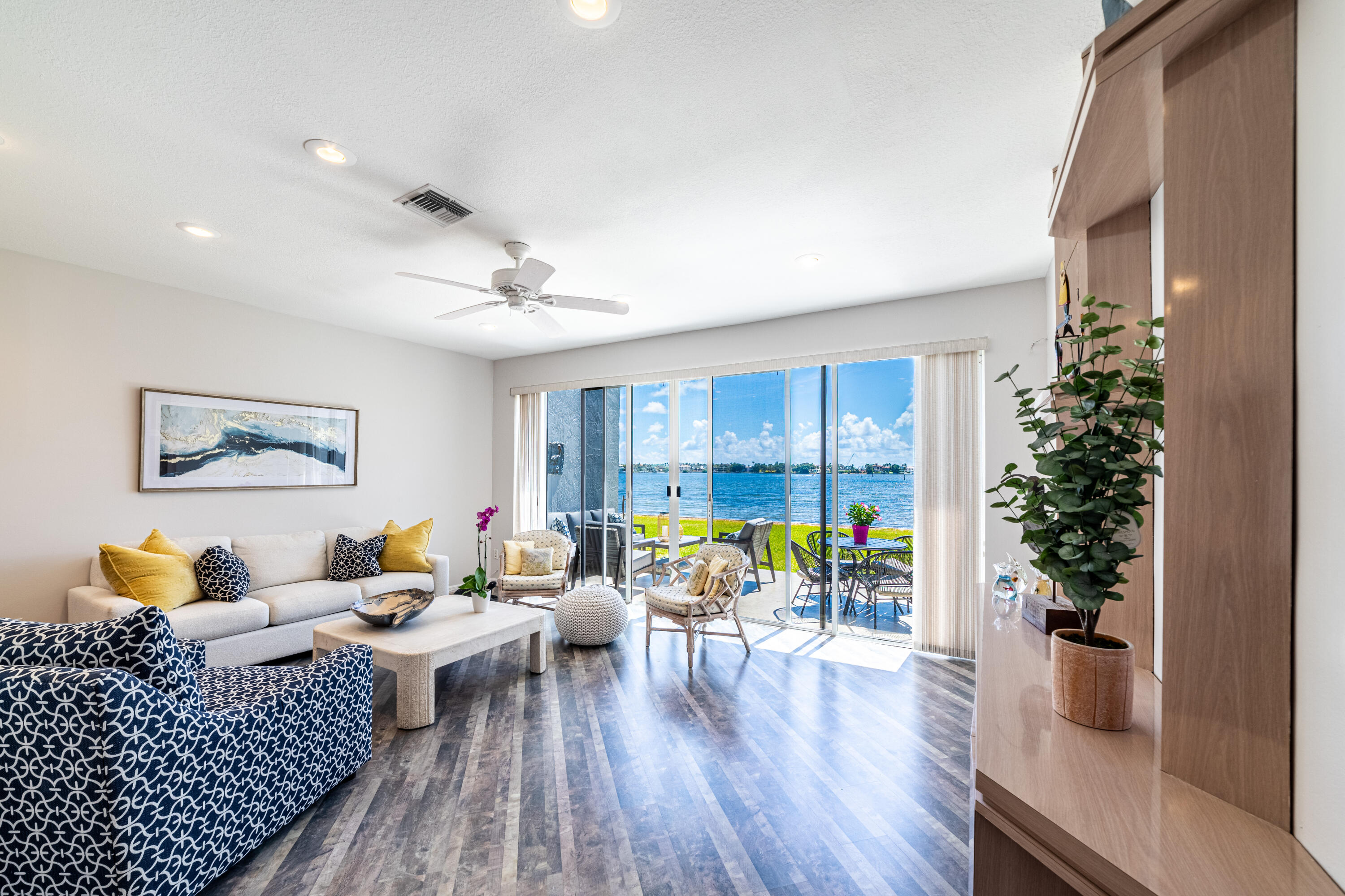 33 S Lakeshore Drive