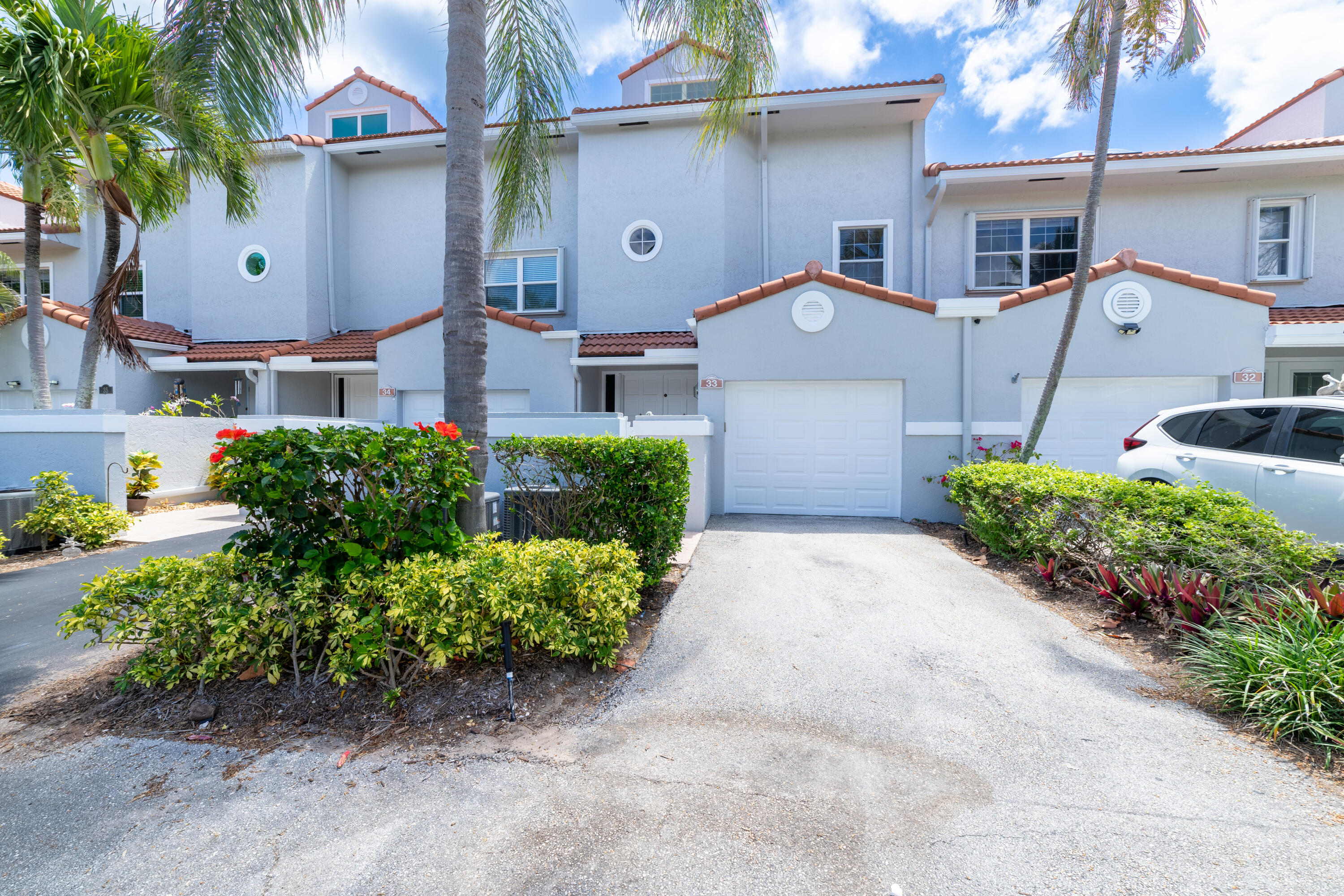 33 S Lakeshore Drive