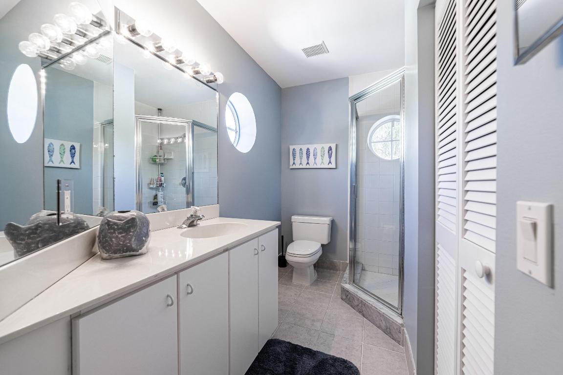 33 S Lakeshore Drive