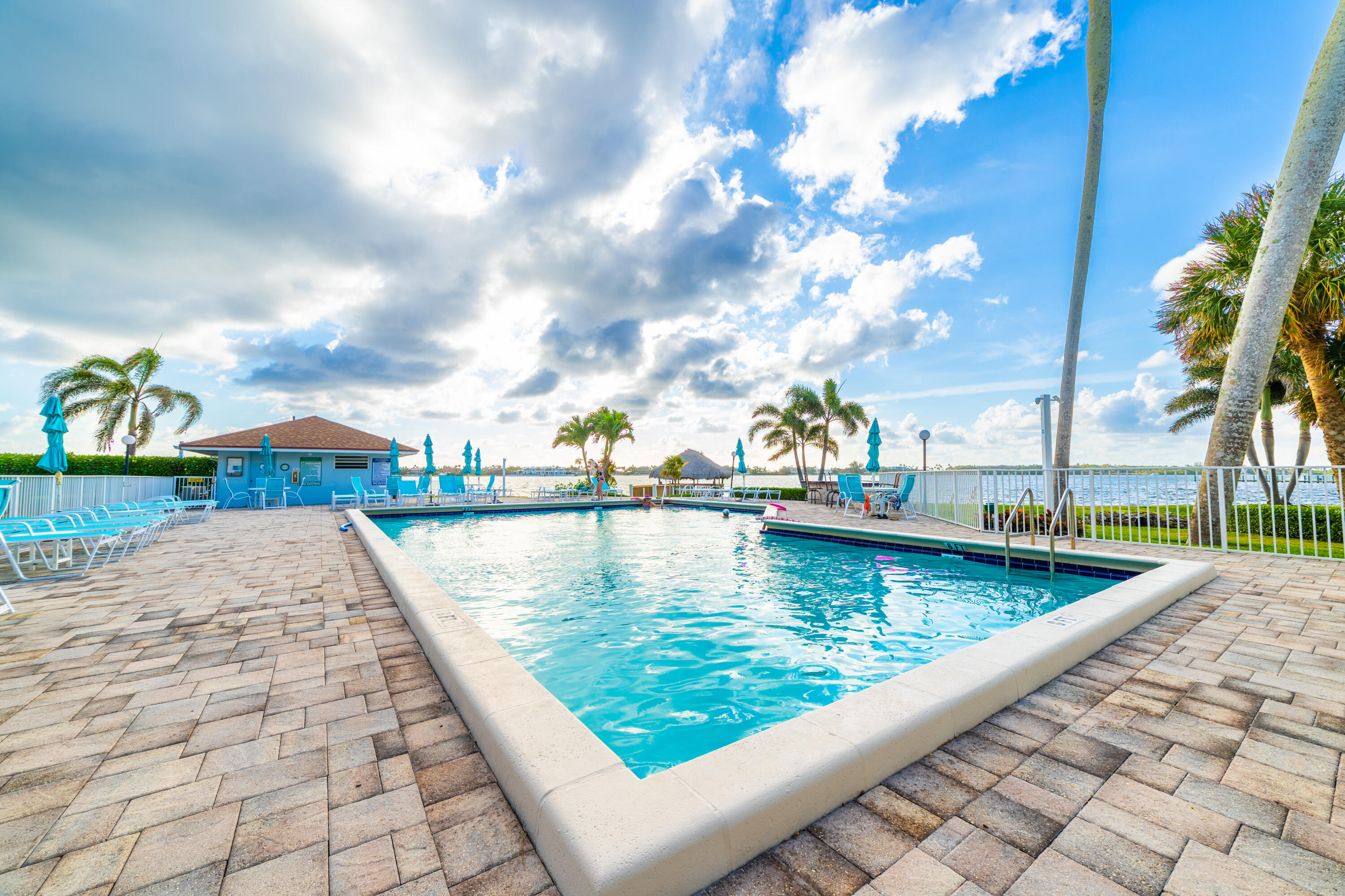 33 S Lakeshore Drive