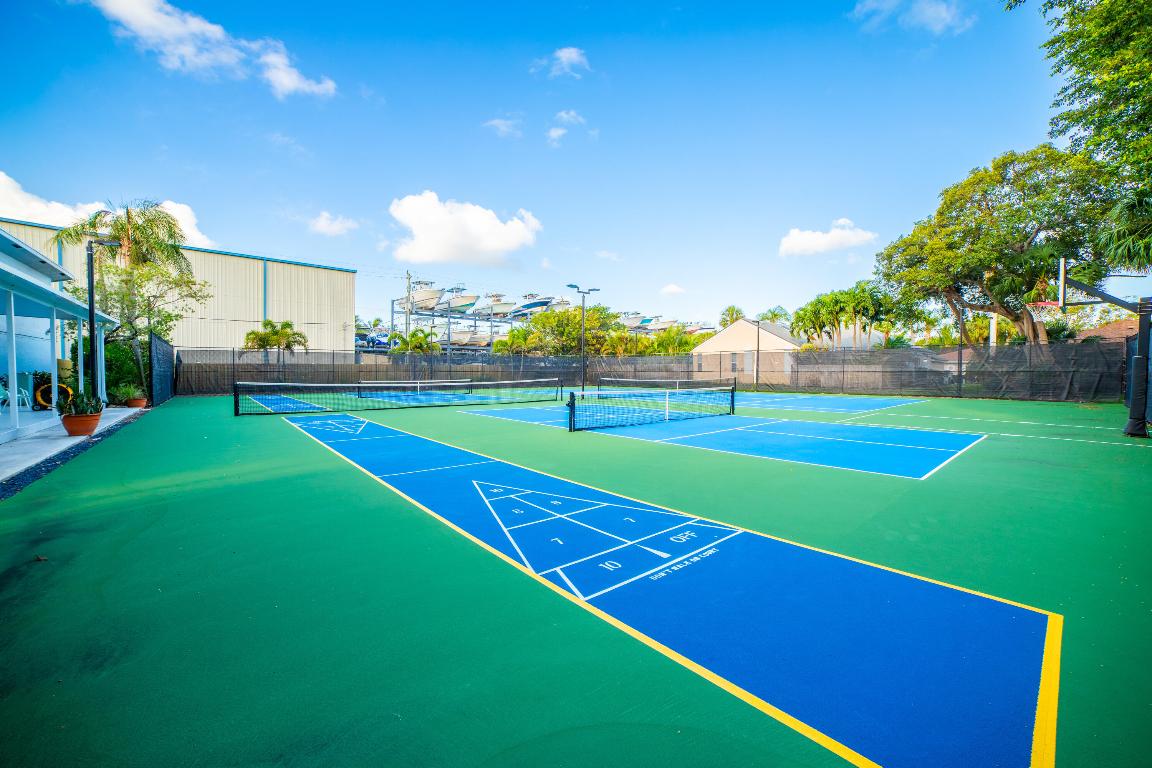 33 S Lakeshore Drive