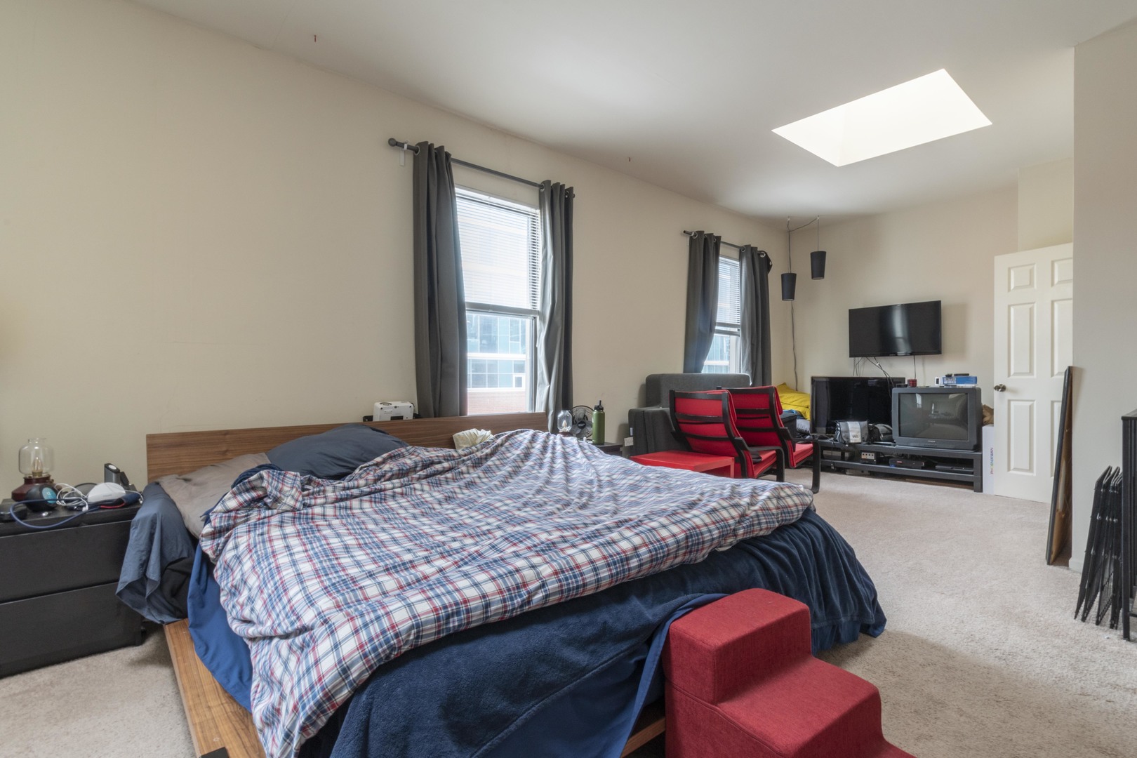 3751 N Halsted Street Unit: 212