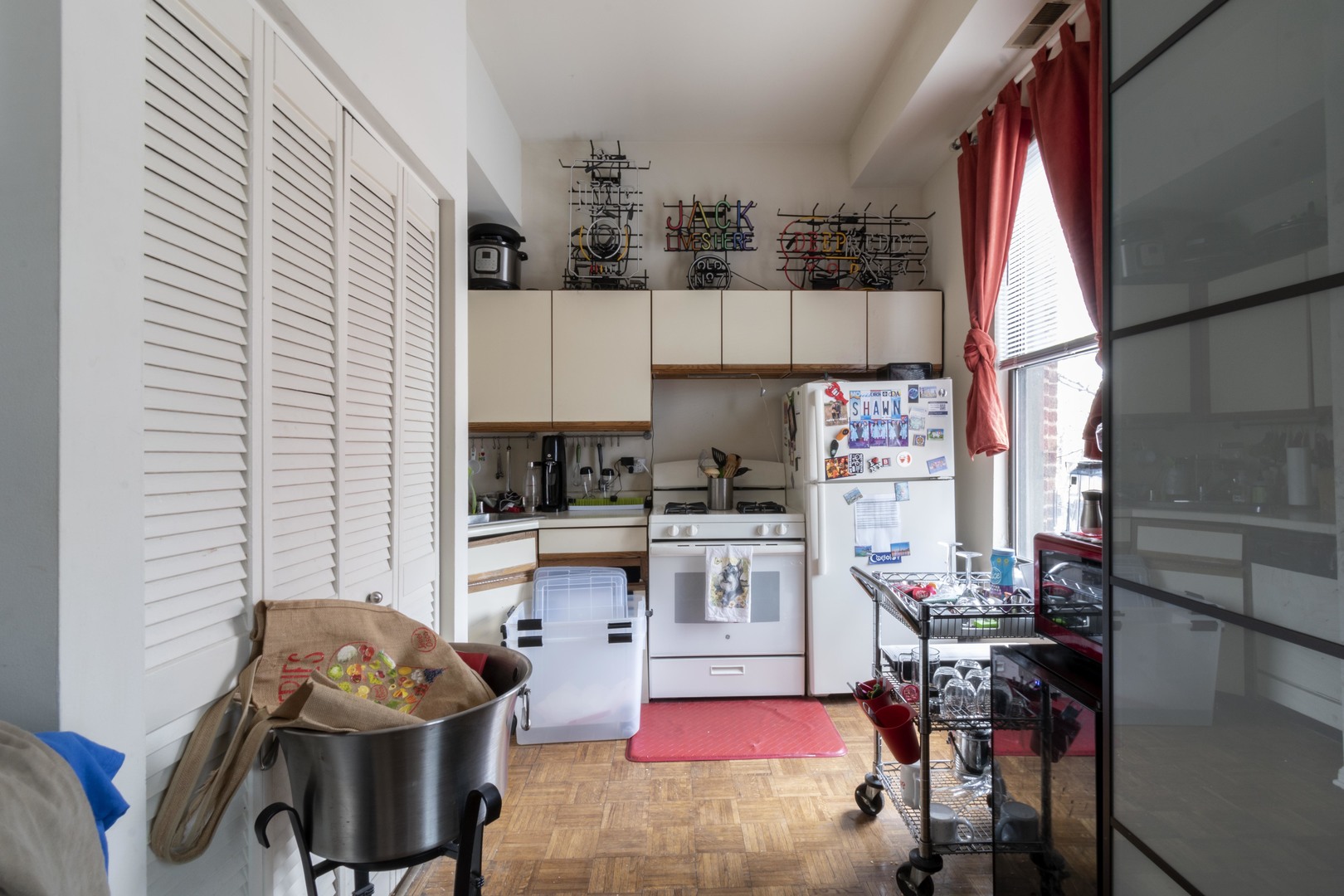 3751 N Halsted Street Unit: 212