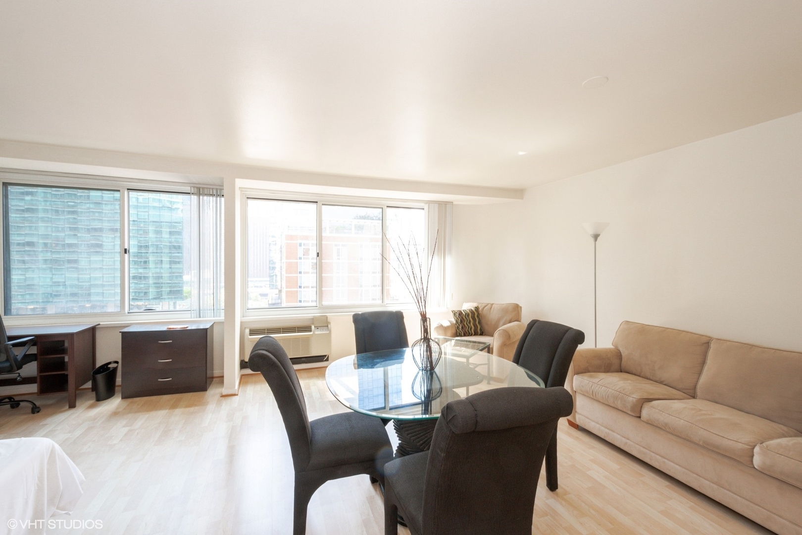 211 E Ohio Street Unit: 1911