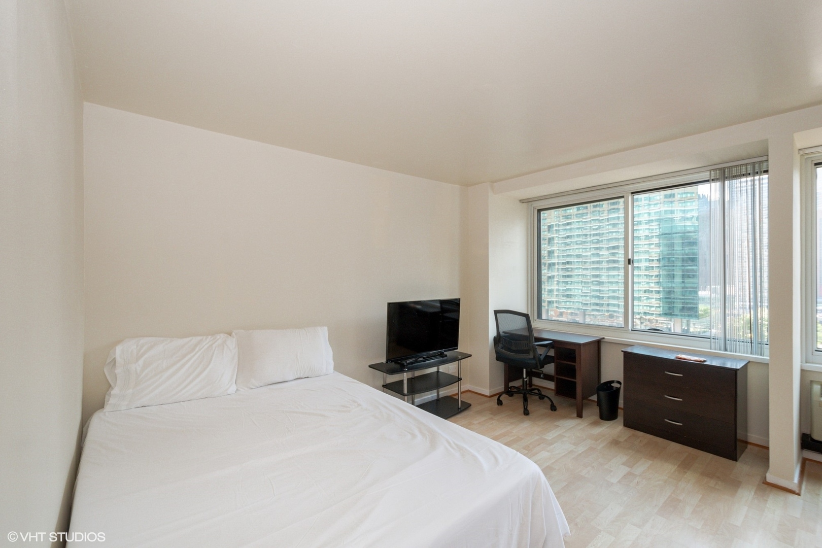 211 E Ohio Street Unit: 1911
