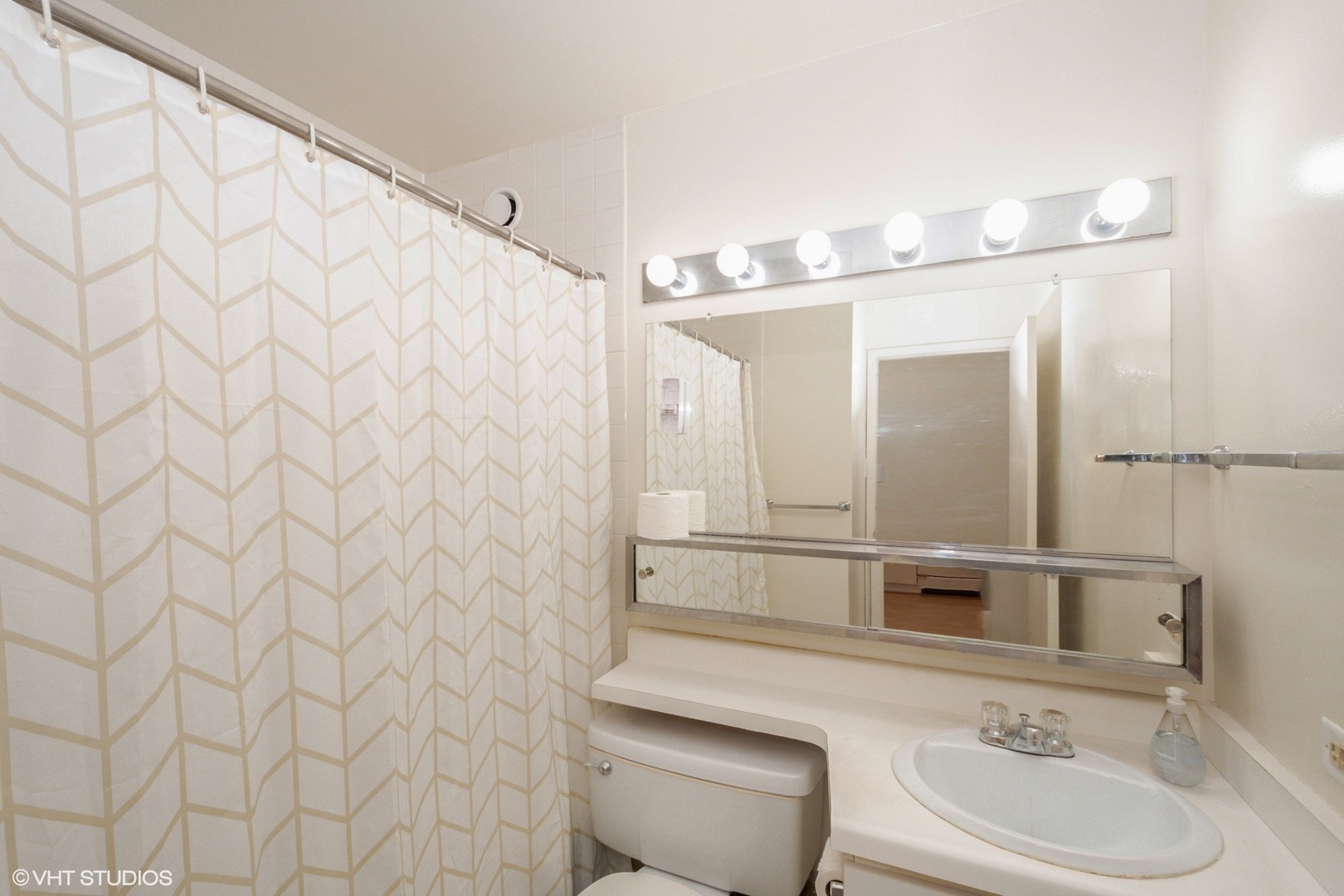 211 E Ohio Street Unit: 1911