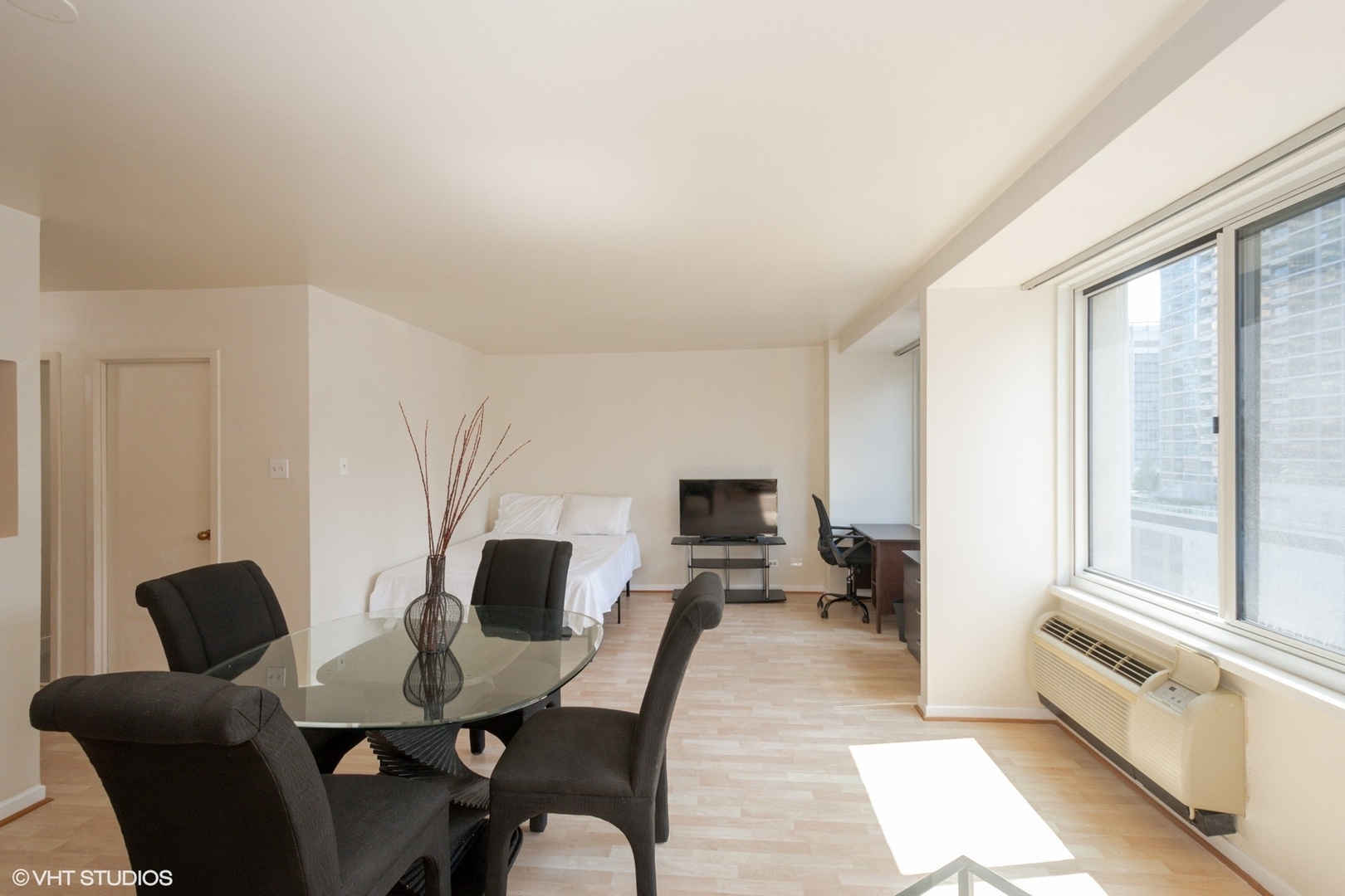 211 E Ohio Street Unit: 1911