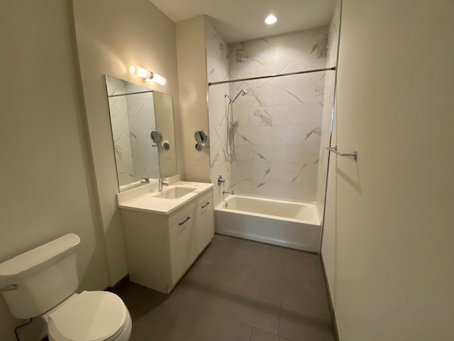 2247 W Lawrence Avenue Unit: 401