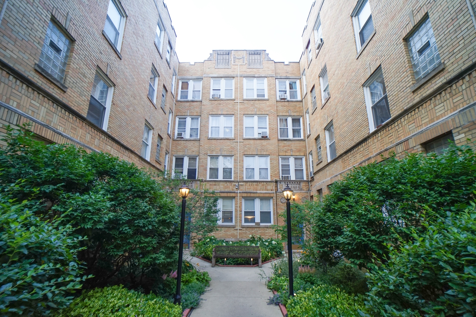 842 W Ainslie Street Unit: F1