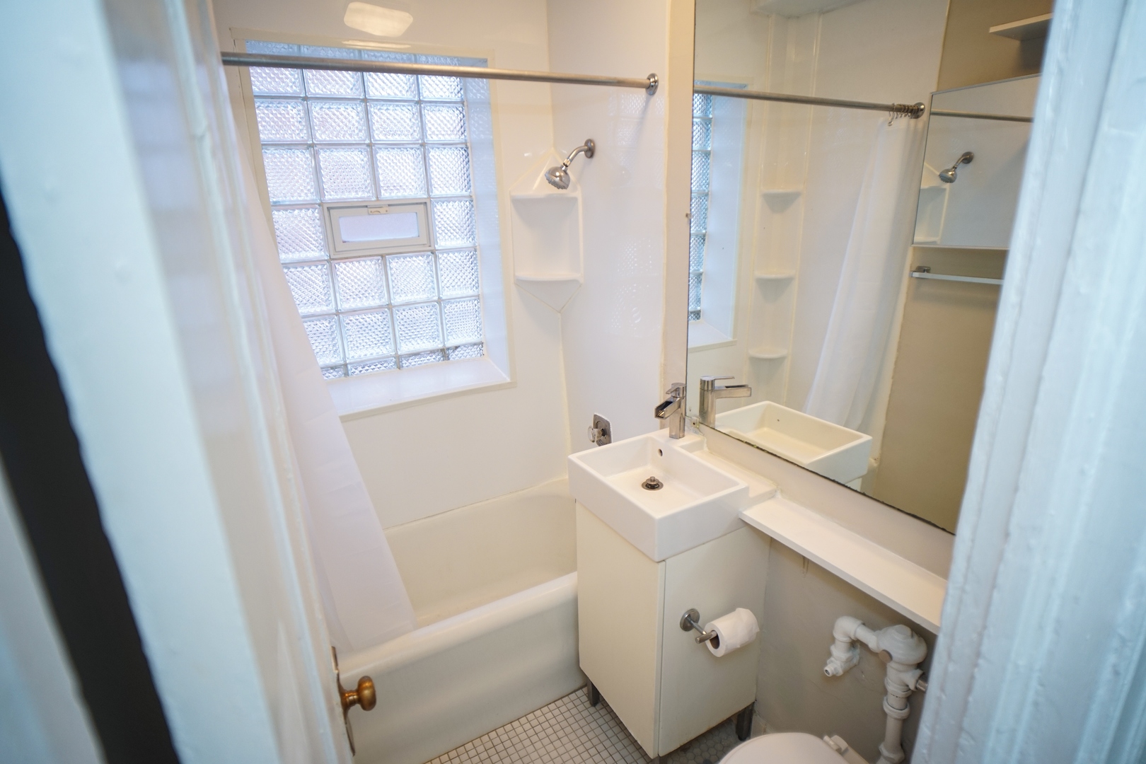 842 W Ainslie Street Unit: F1