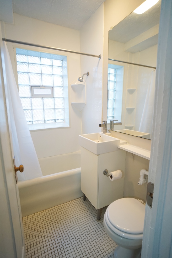 842 W Ainslie Street Unit: F1