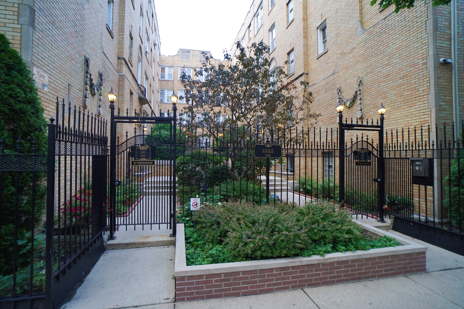 842 W Ainslie Street Unit: F1