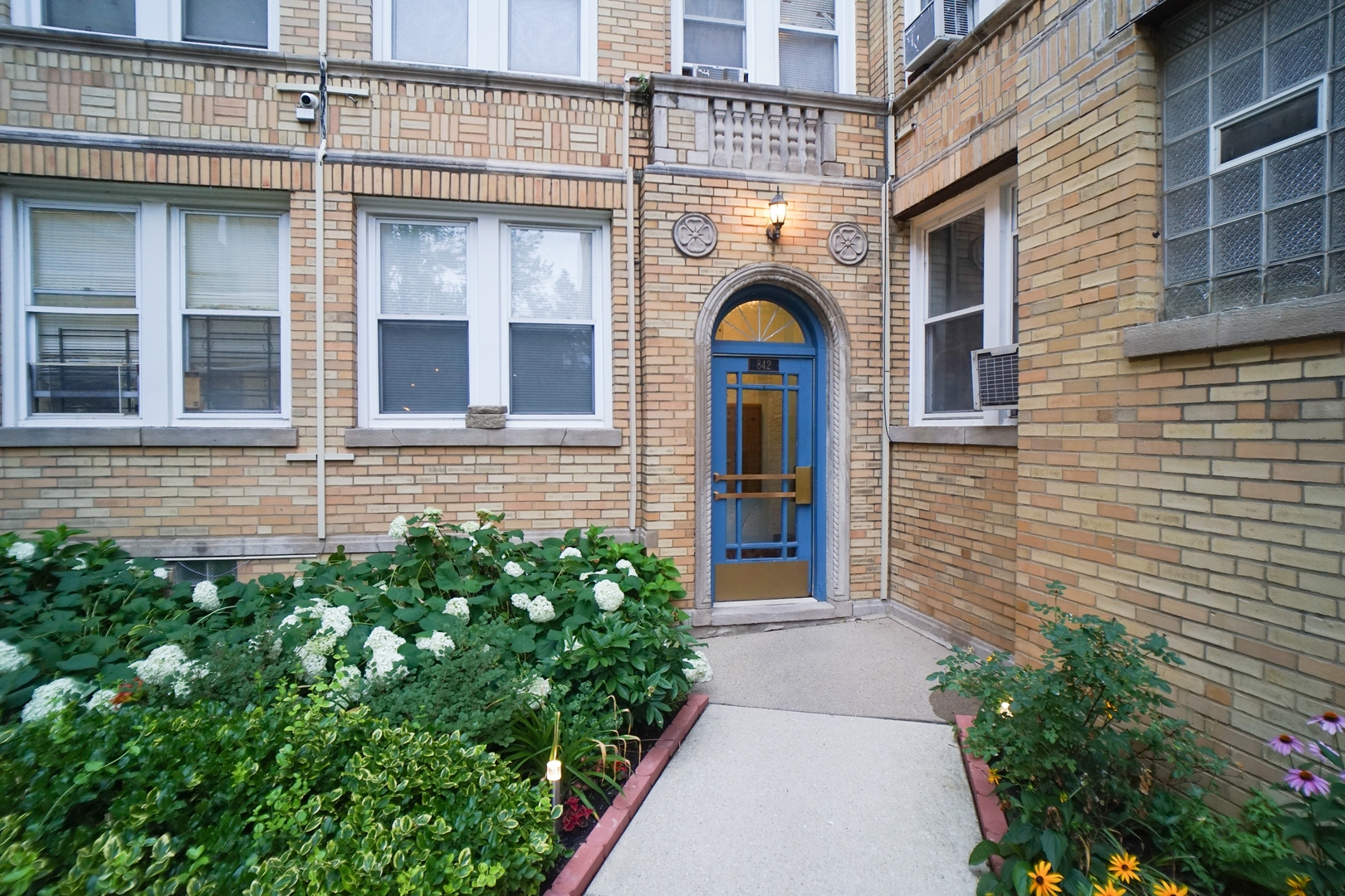 842 W Ainslie Street Unit: F1