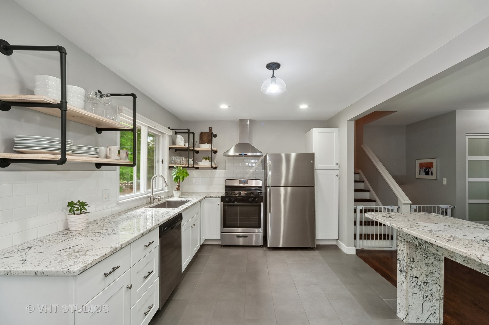 925 Castlewood Lane