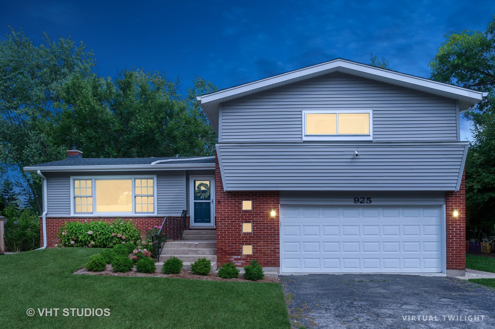 925 Castlewood Lane