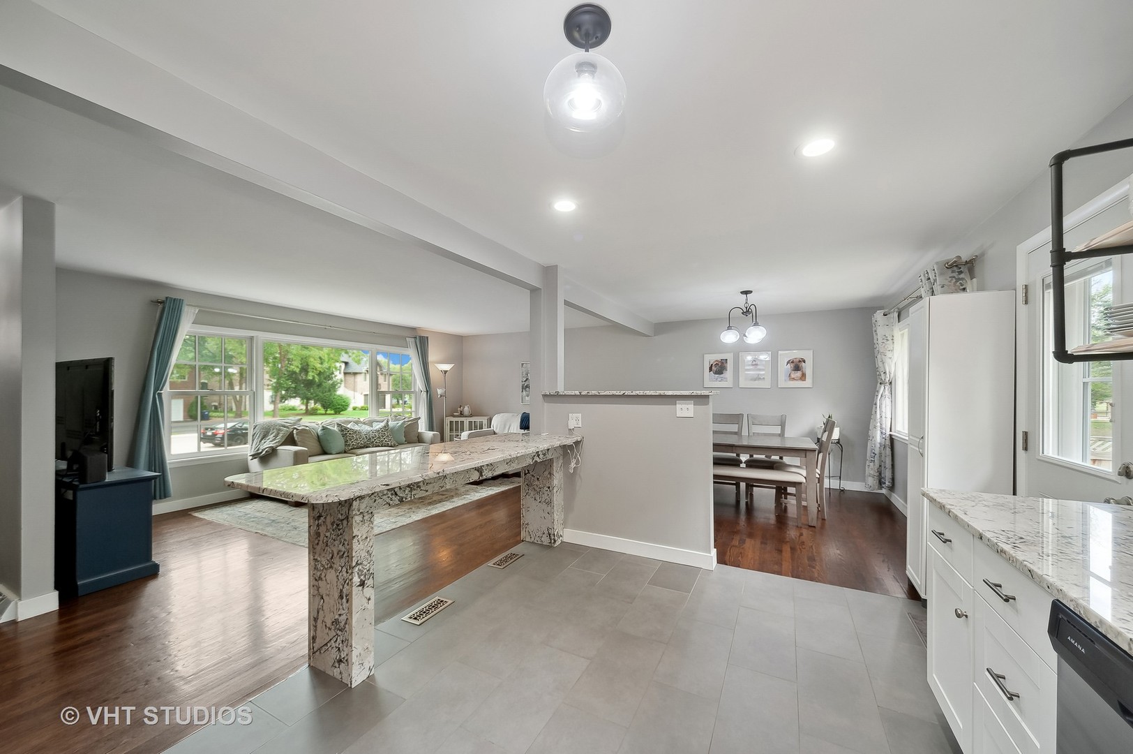 925 Castlewood Lane