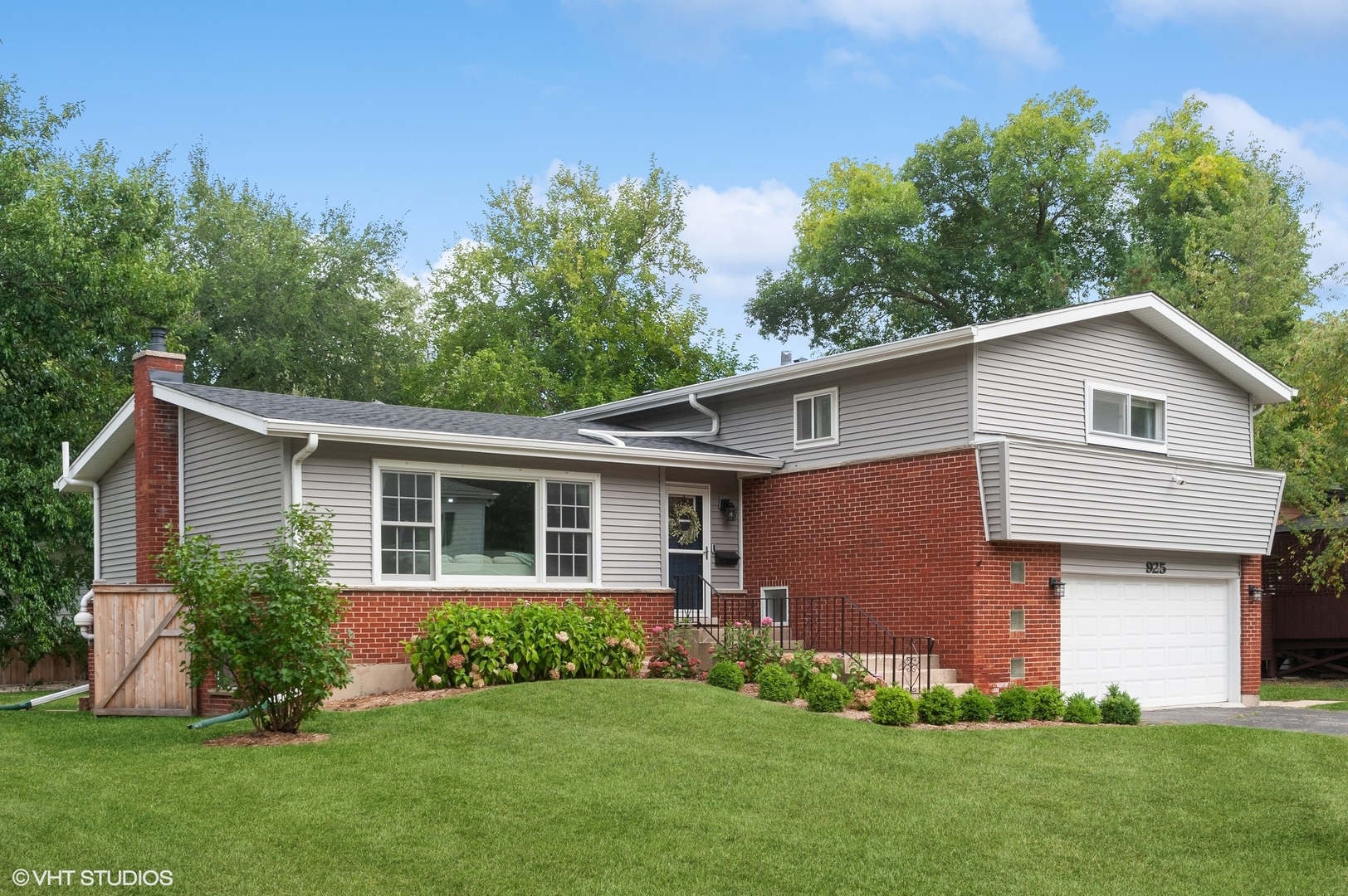 925 Castlewood Lane