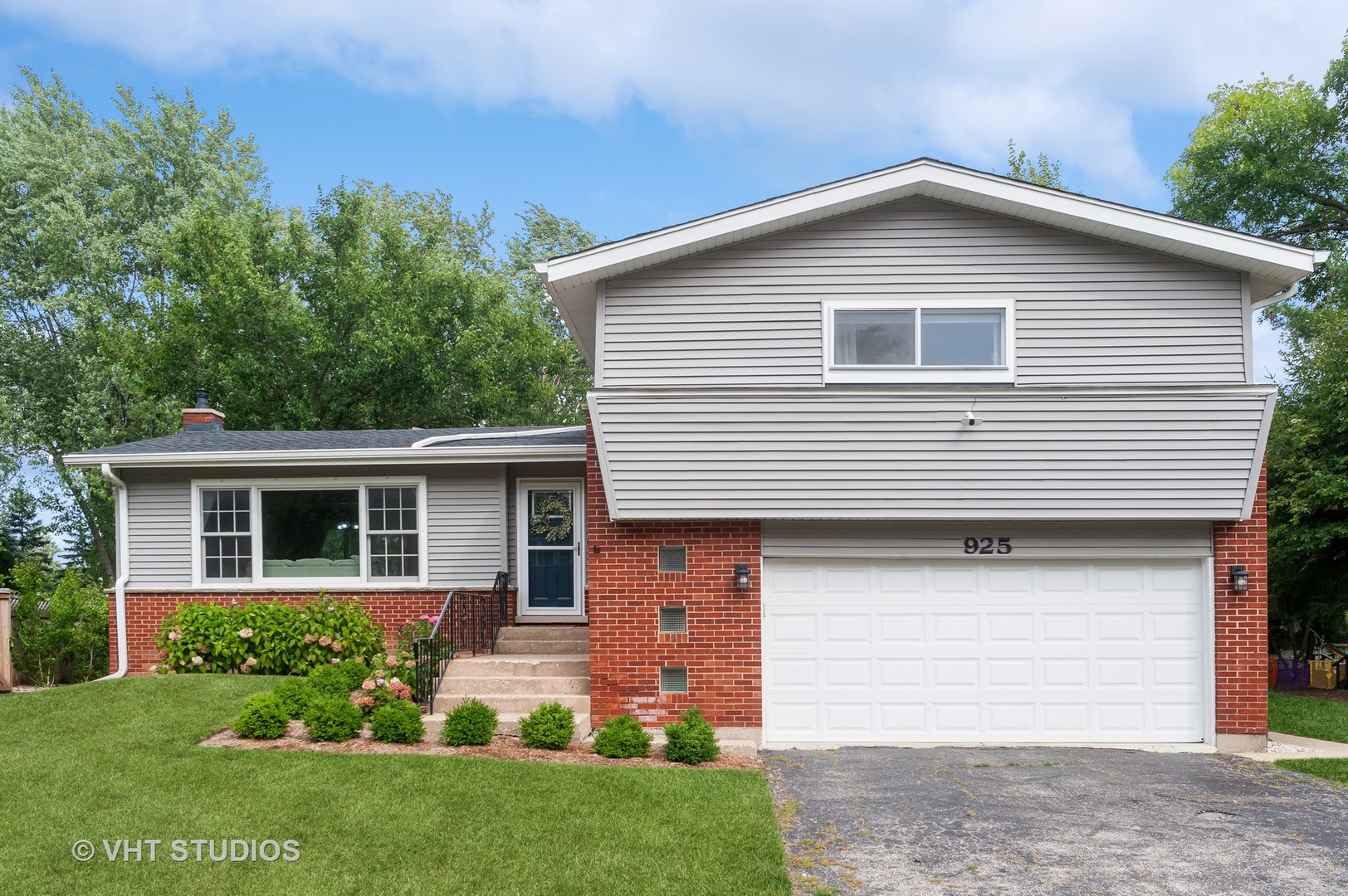925 Castlewood Lane