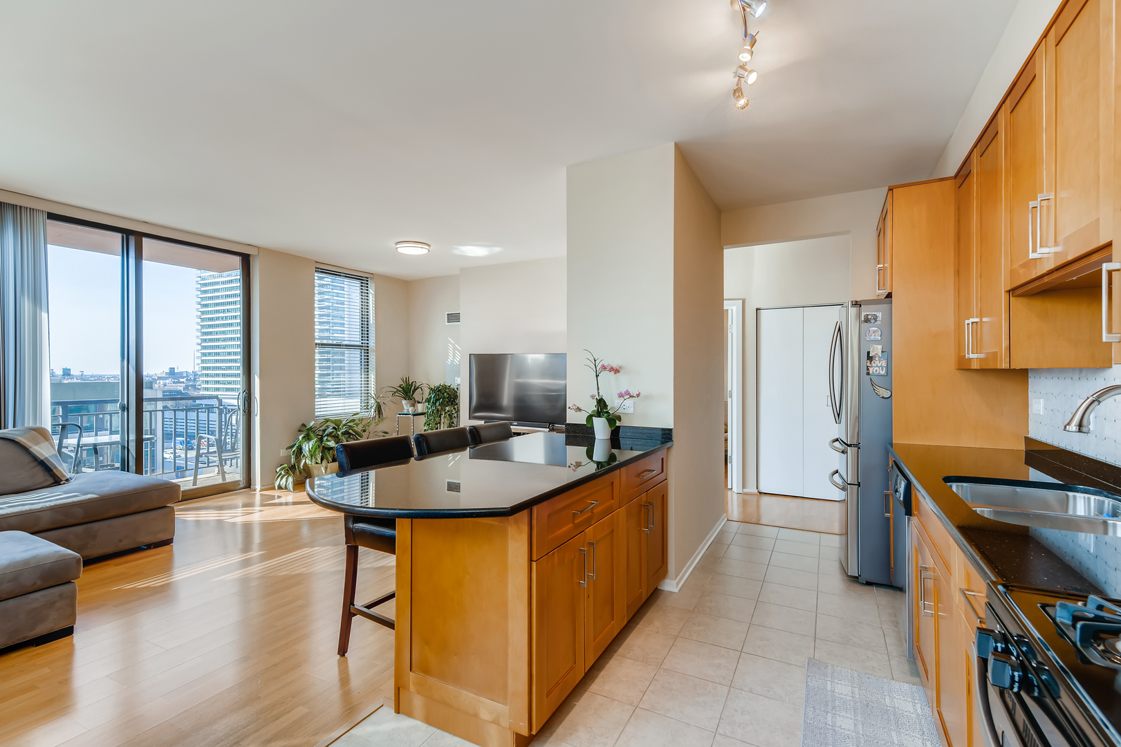 330 N Jefferson Street Unit: 805