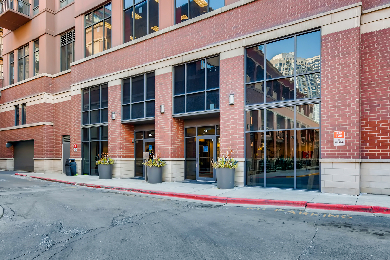 330 N Jefferson Street Unit: 805