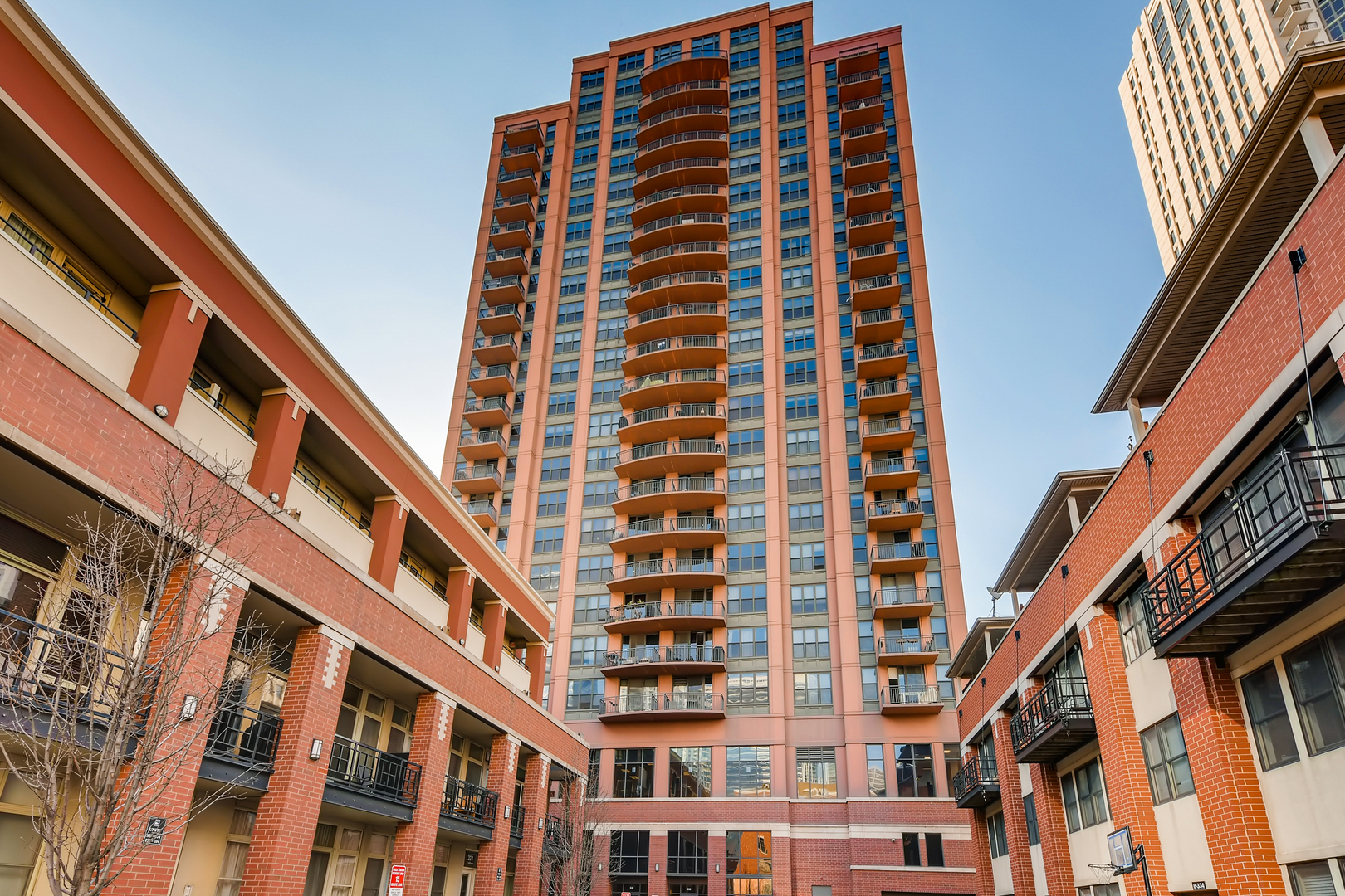 330 N Jefferson Street Unit: 805