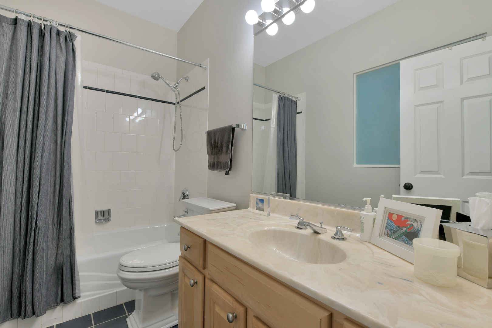 2840 N Lincoln Avenue Unit: C1