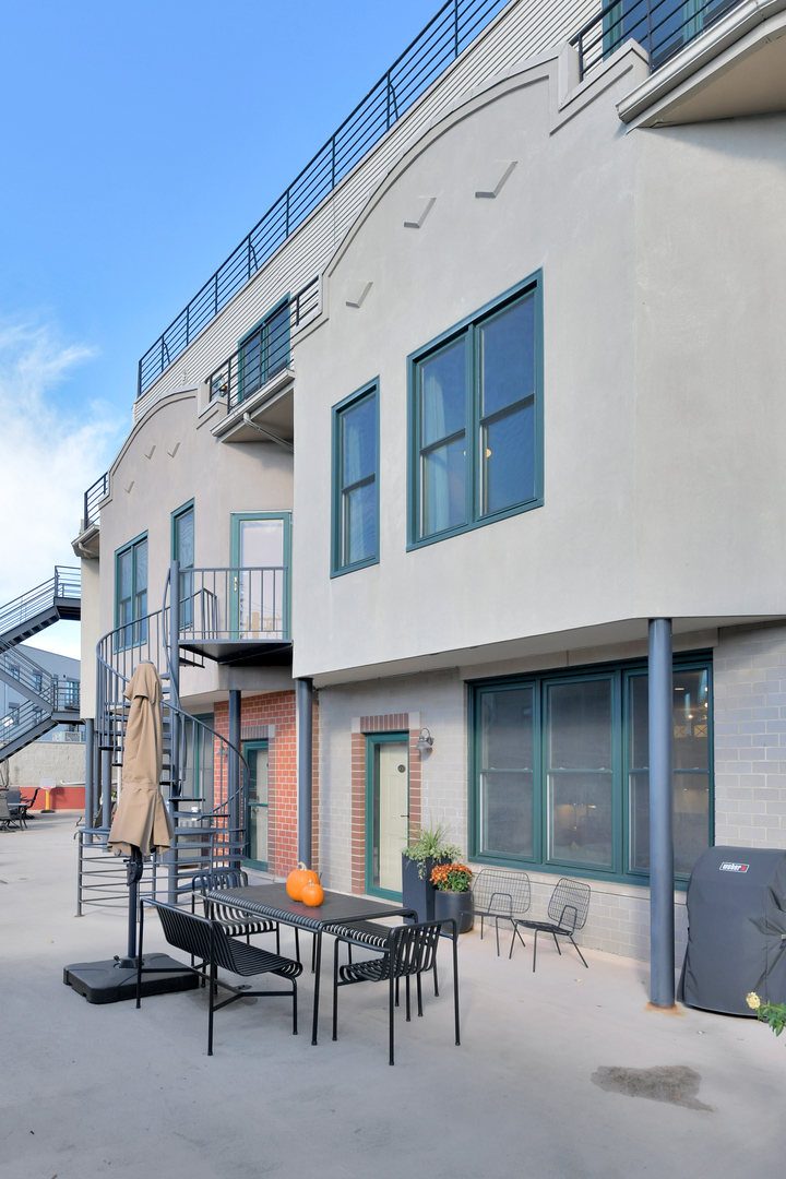 2840 N Lincoln Avenue Unit: C1