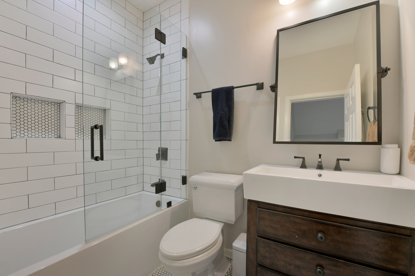 2840 N Lincoln Avenue Unit: C1