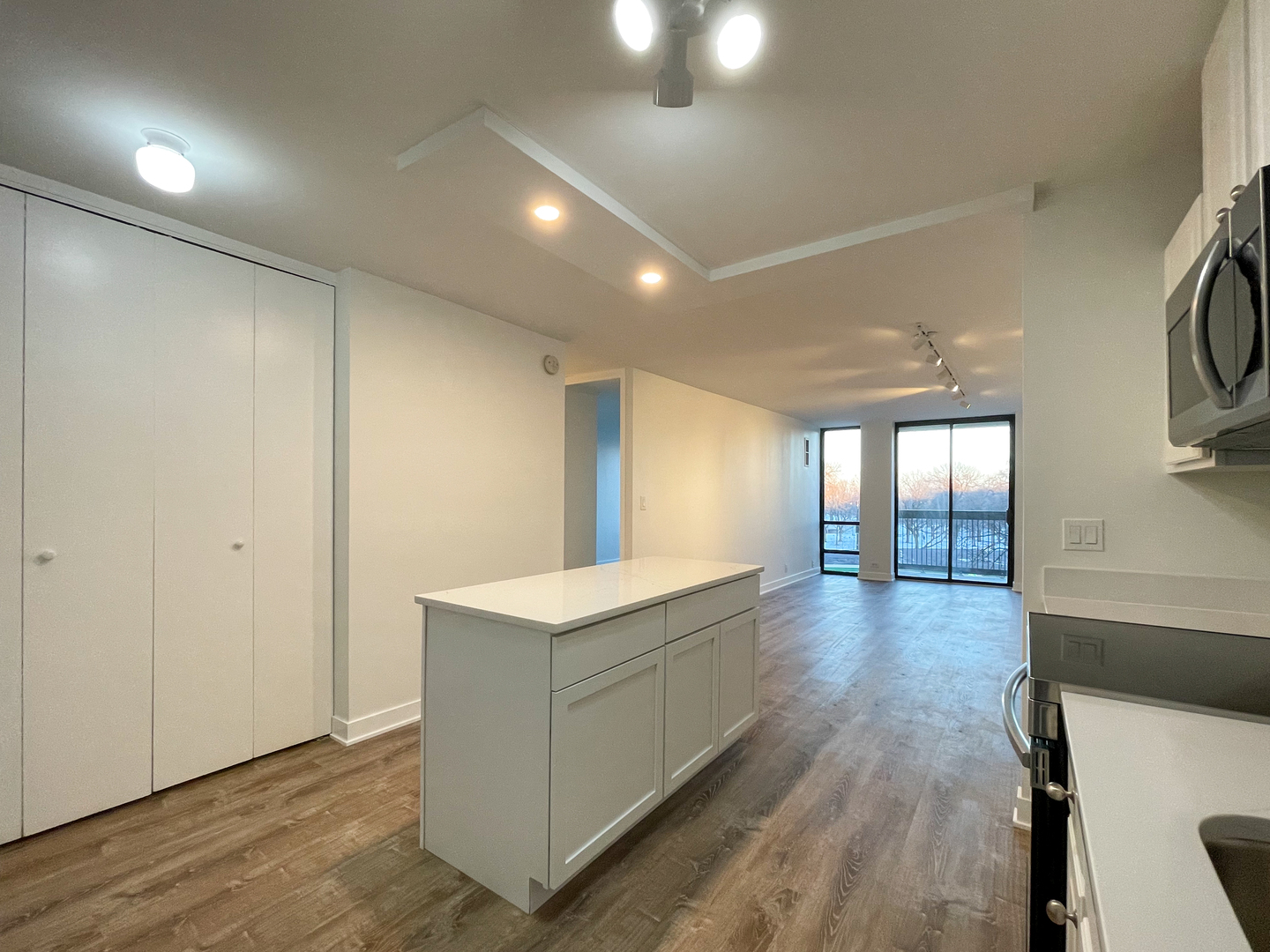1660 N LaSalle Drive Unit: 405