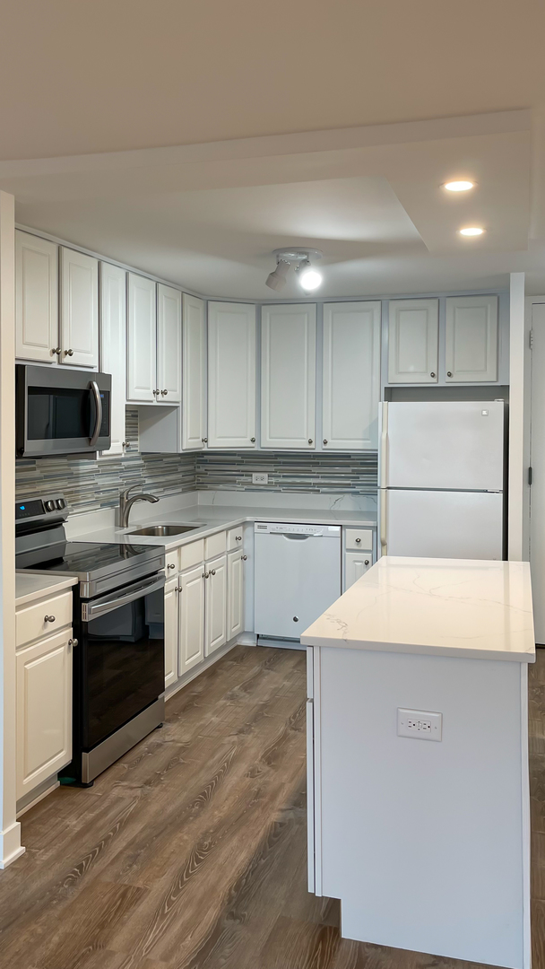 1660 N LaSalle Drive Unit: 405