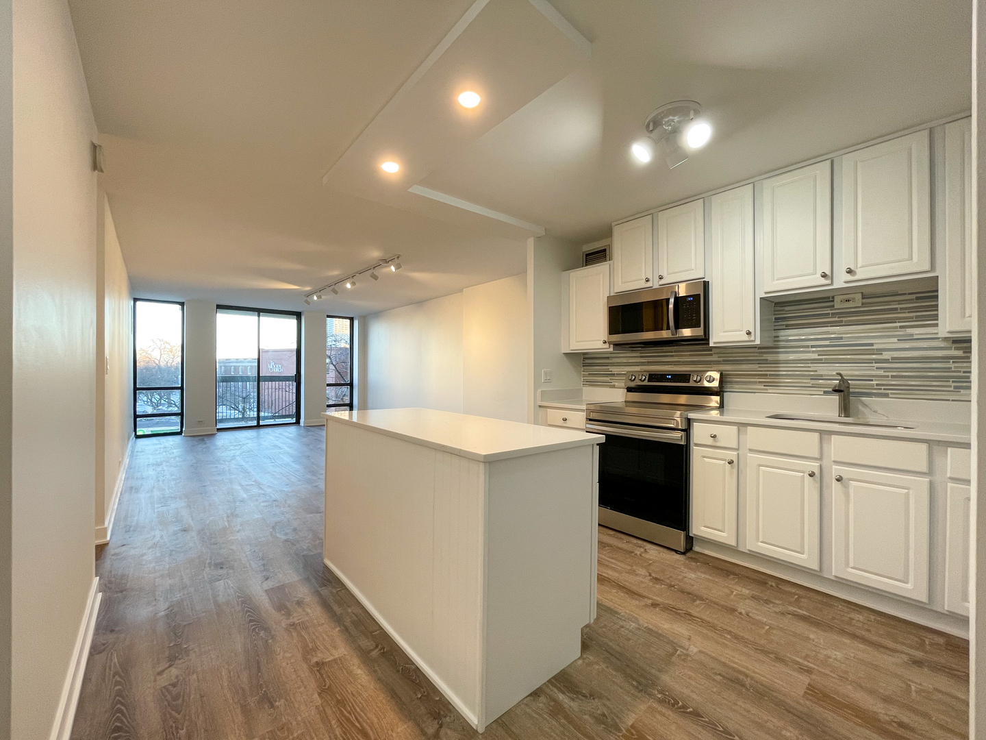 1660 N LaSalle Drive Unit: 405