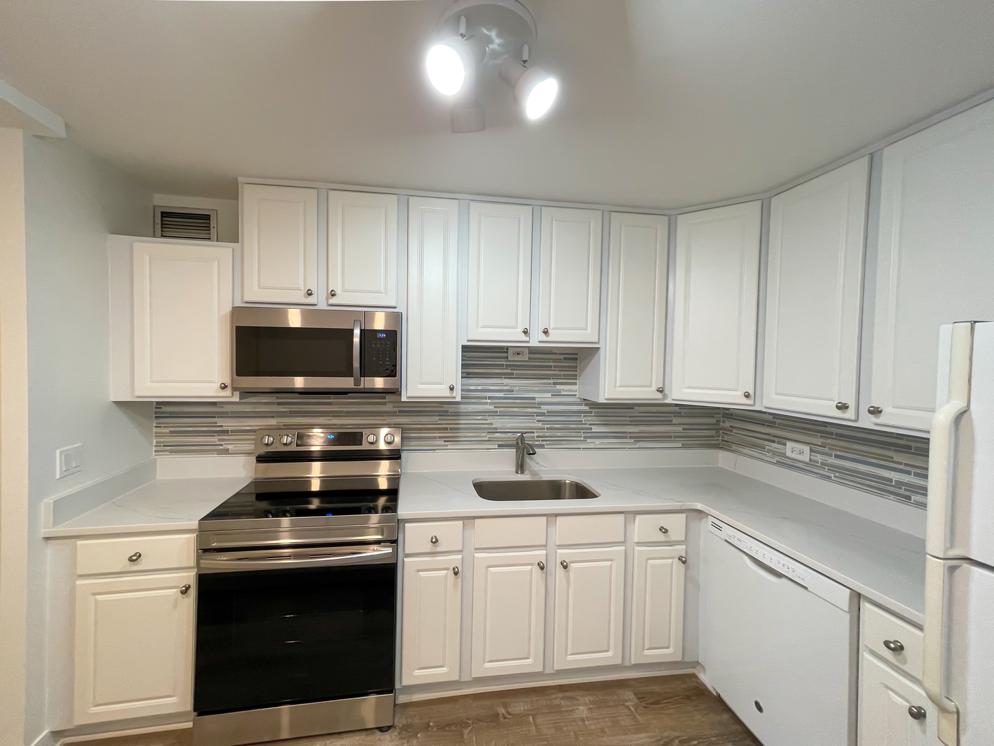 1660 N LaSalle Drive Unit: 405