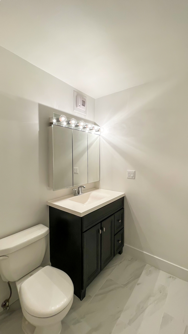 1660 N LaSalle Drive Unit: 405