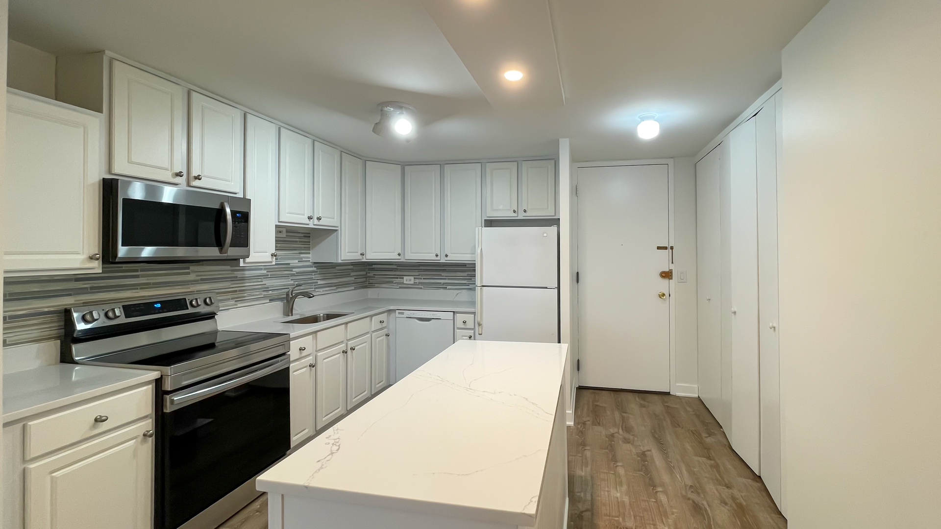 1660 N LaSalle Drive Unit: 405