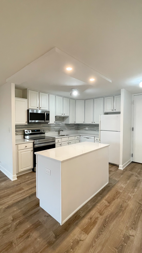 1660 N LaSalle Drive Unit: 405