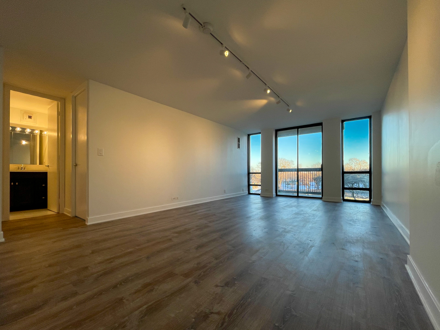 1660 N LaSalle Drive Unit: 405