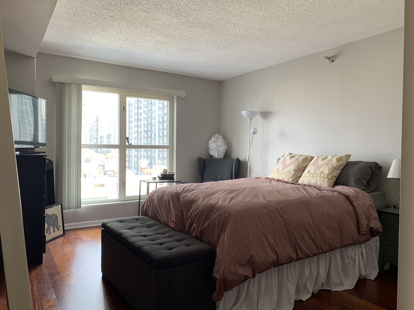 1212 N LaSalle Street Unit: 810