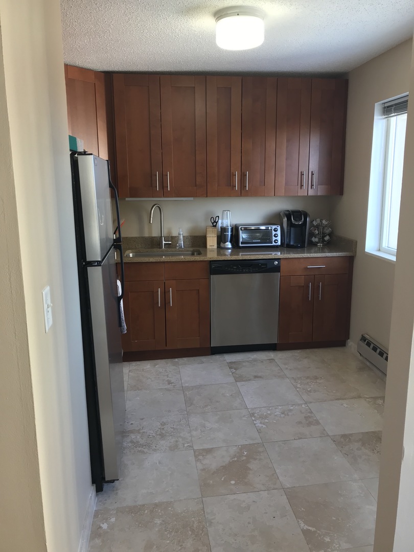 1212 N LaSalle Street Unit: 810
