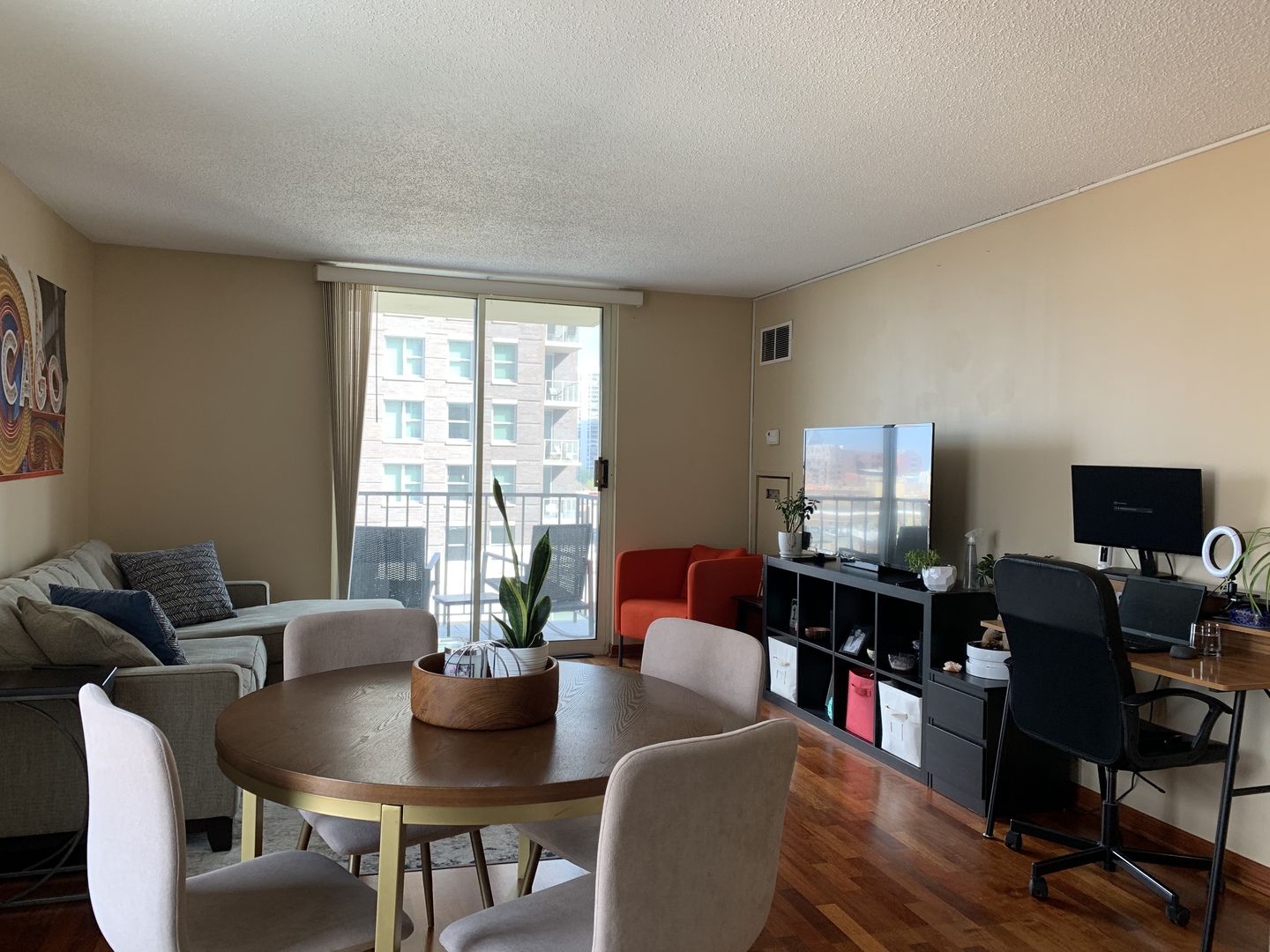1212 N LaSalle Street Unit: 810