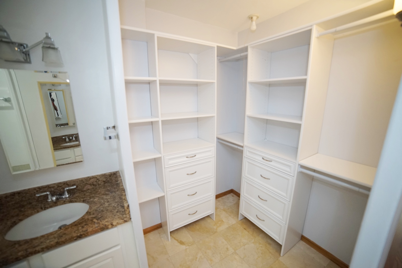 2400 N Lakeview Avenue Unit: 609