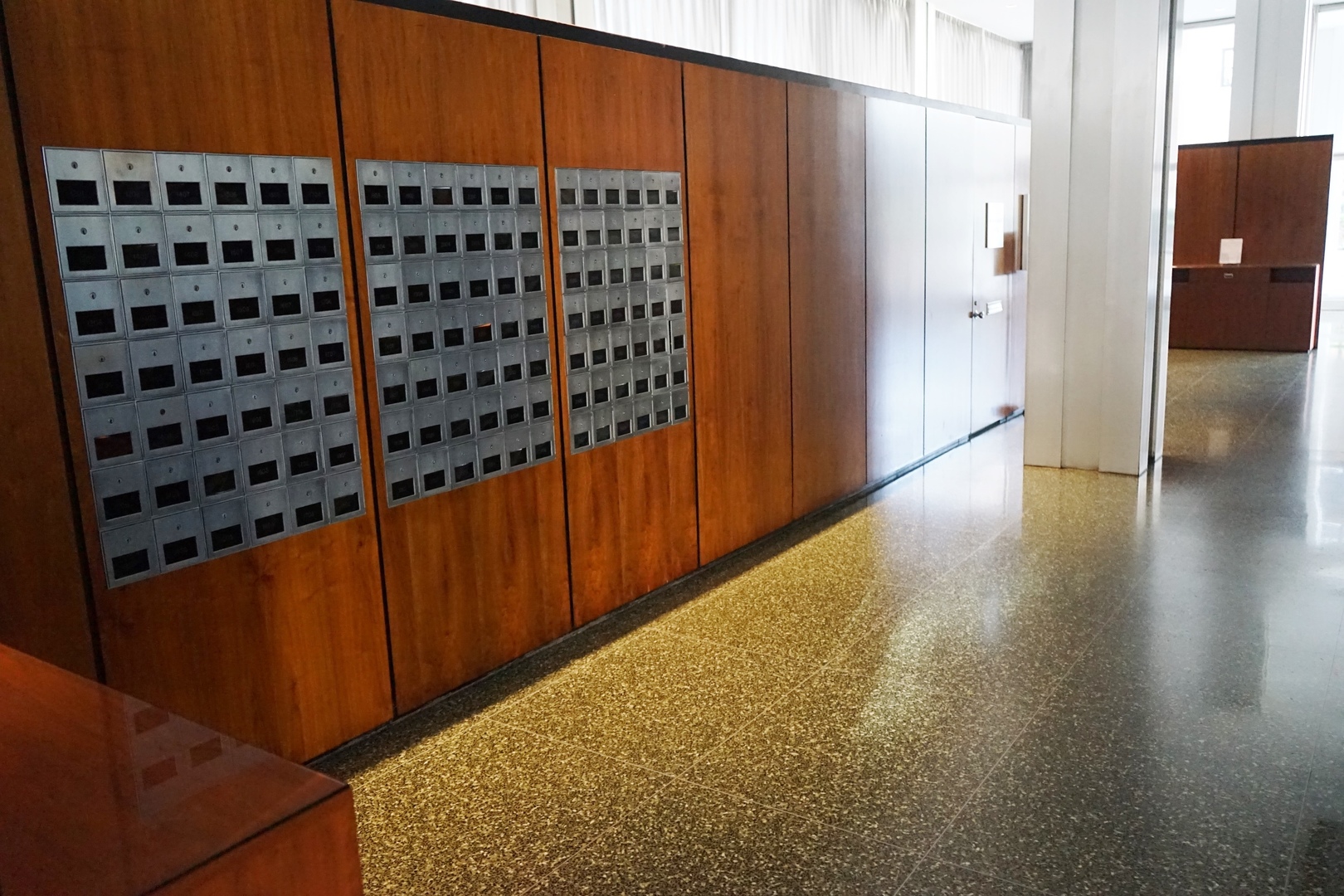 2400 N Lakeview Avenue Unit: 609