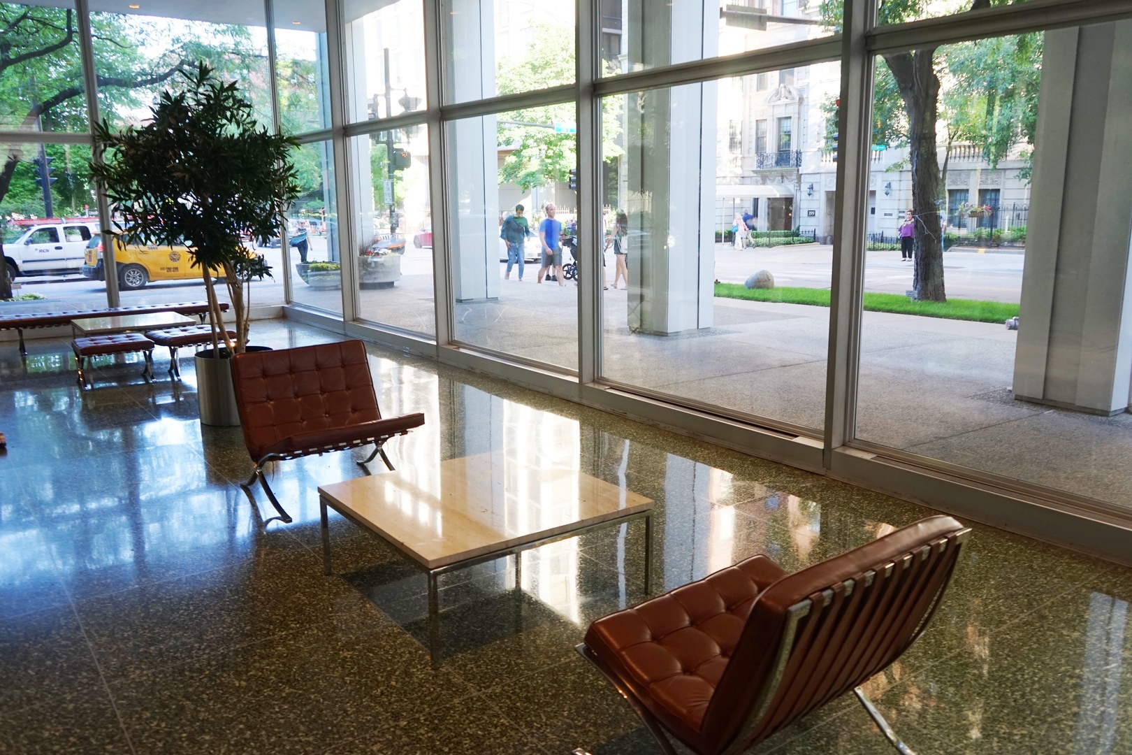 2400 N Lakeview Avenue Unit: 609