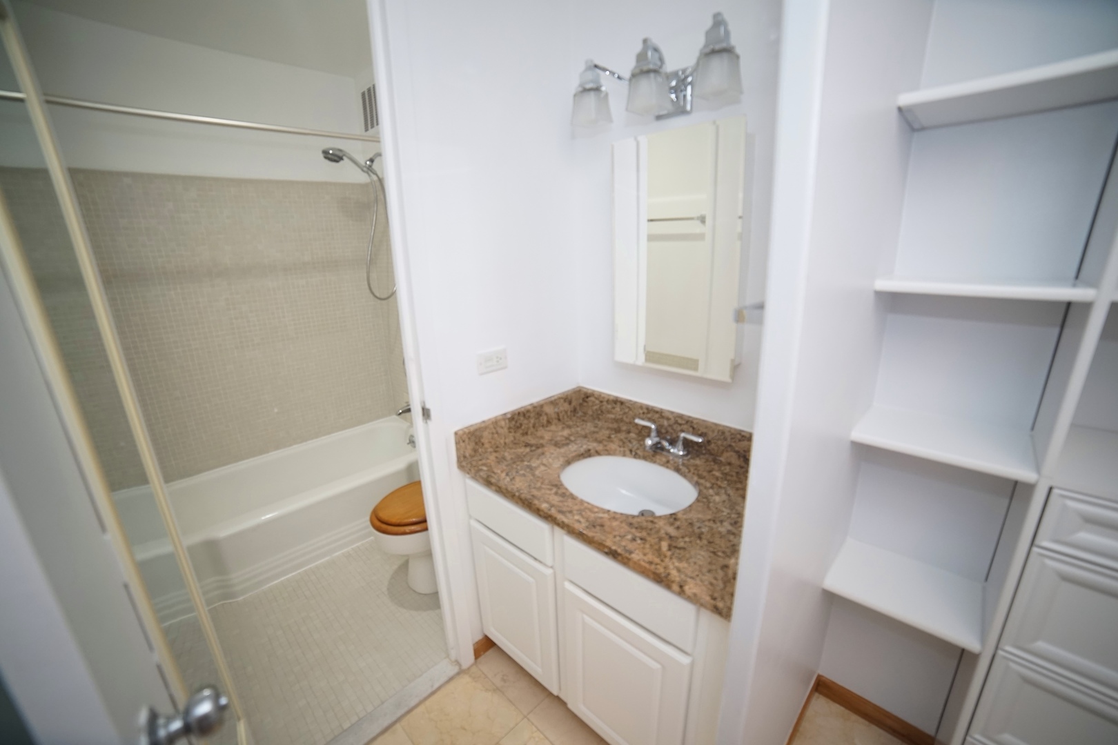 2400 N Lakeview Avenue Unit: 609