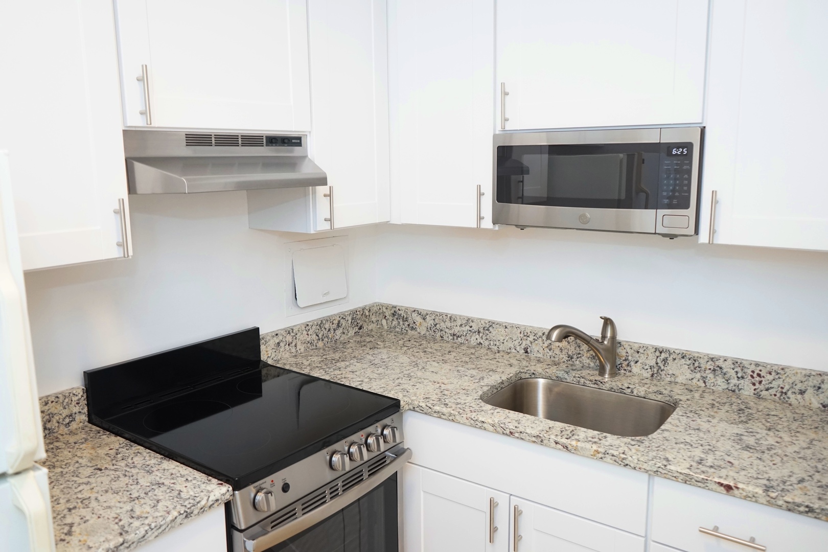 2400 N Lakeview Avenue Unit: 609