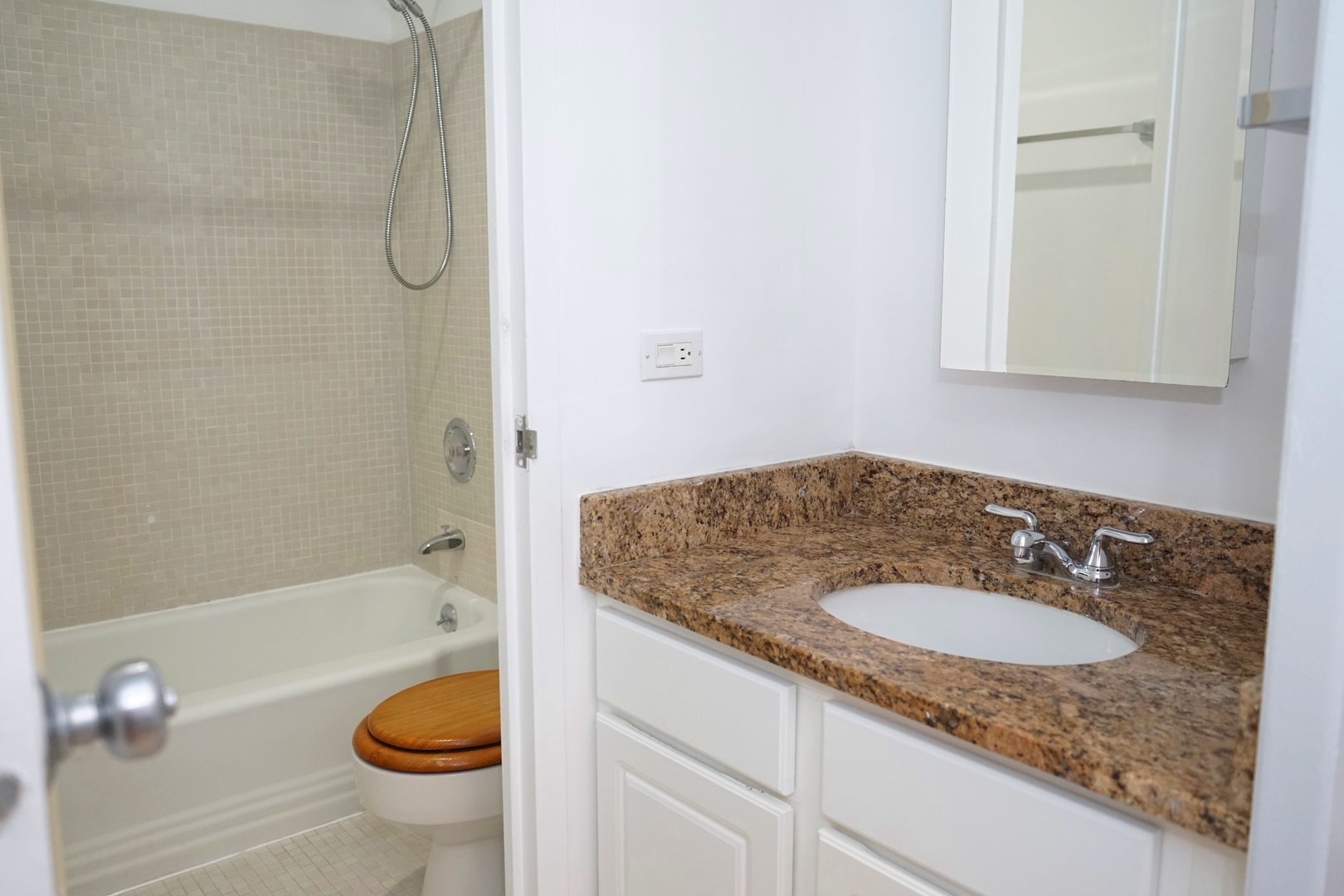 2400 N Lakeview Avenue Unit: 609